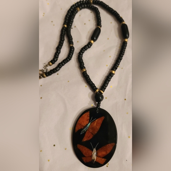 VINTAGE WOOD BEADED RESIN PENDANT BUTTERFLY MOTHER OF PEARL NECKLACE - Picture 7 of 16
